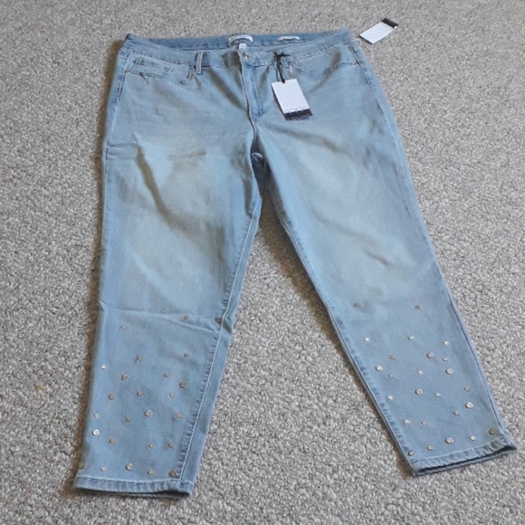 New Skinny Mid Rise Stretchy Studded Ankle Jean. - Picture 2 of 8